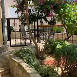 Holiday Mirjana בית נופש *