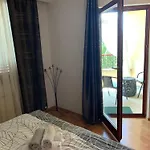 Holiday Mirjana בית נופש ראב